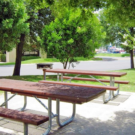 Extended Stay America Suites - San Antonio - Airport Exterior photo